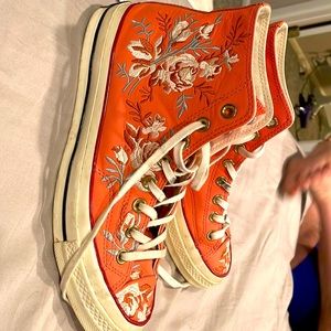 Size 9 Womens leather pink embroidered chuck Taylor consverse. Worn a few times